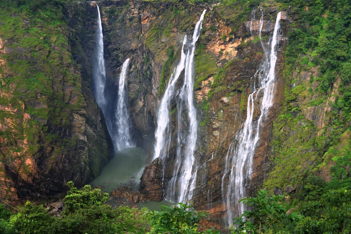 Beautiful featured view of Best Waterfalls in India in India